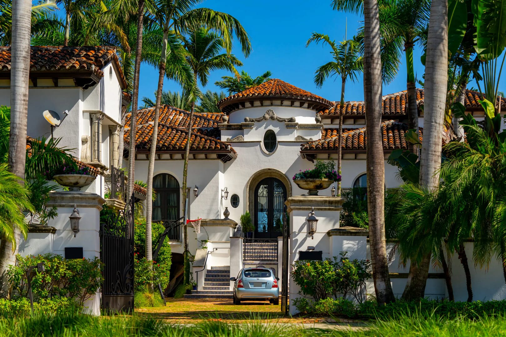 Top 10 Basketball Royalty Residences: Exploring the Top 10 Mega Mansions of NBA Stars